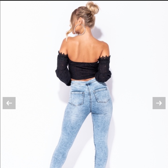 🖤BRODERIE LACE UP FRONT PUFF SLEEVE CROP TOP🖤 - Picture 6 of 7